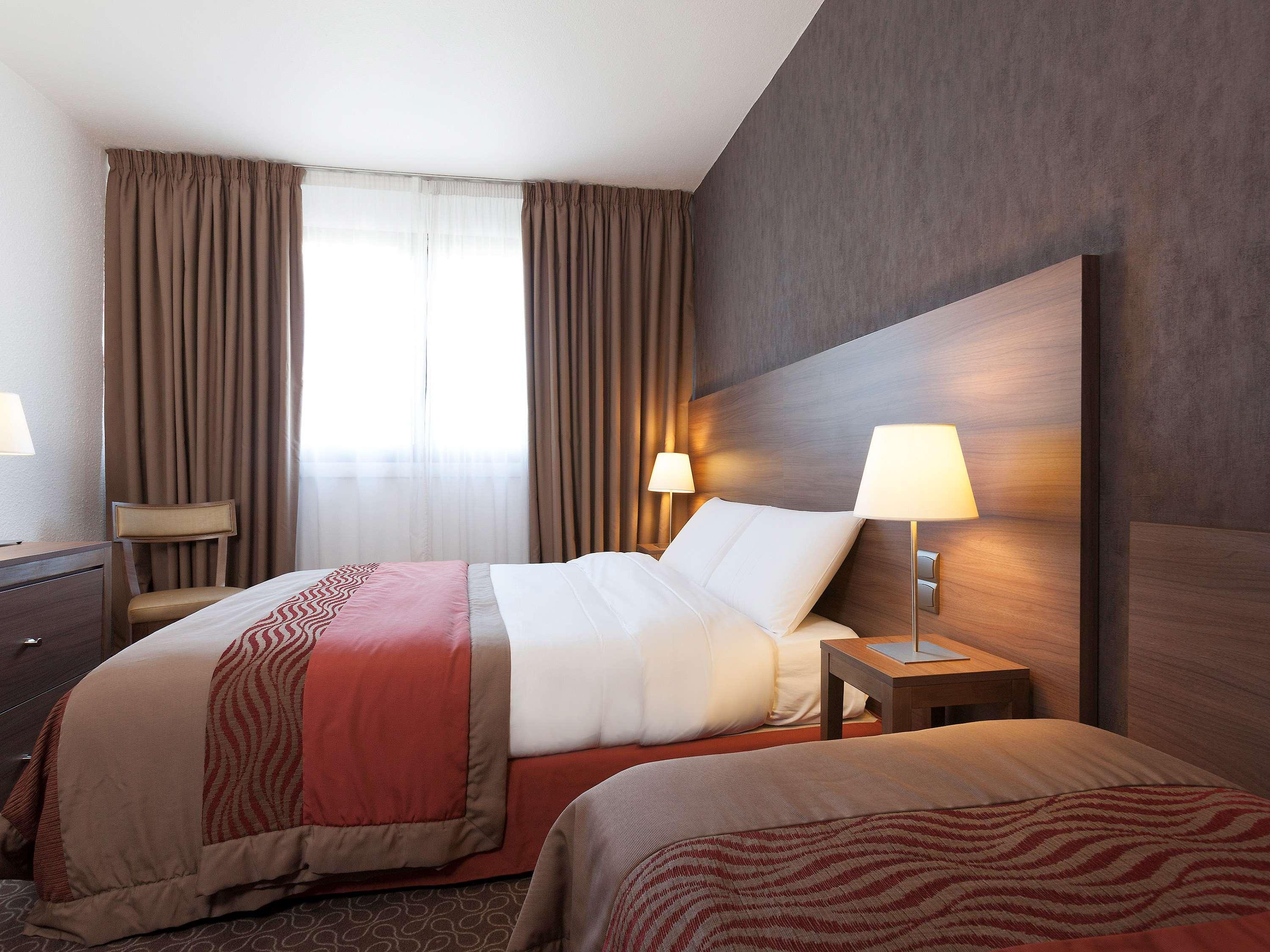 Mercure Versailles Paris Ouest Exterior photo