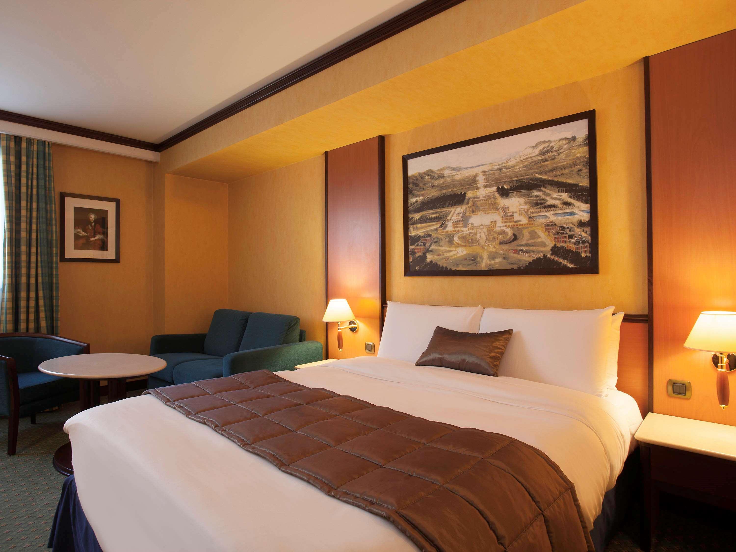 Mercure Versailles Paris Ouest Exterior photo