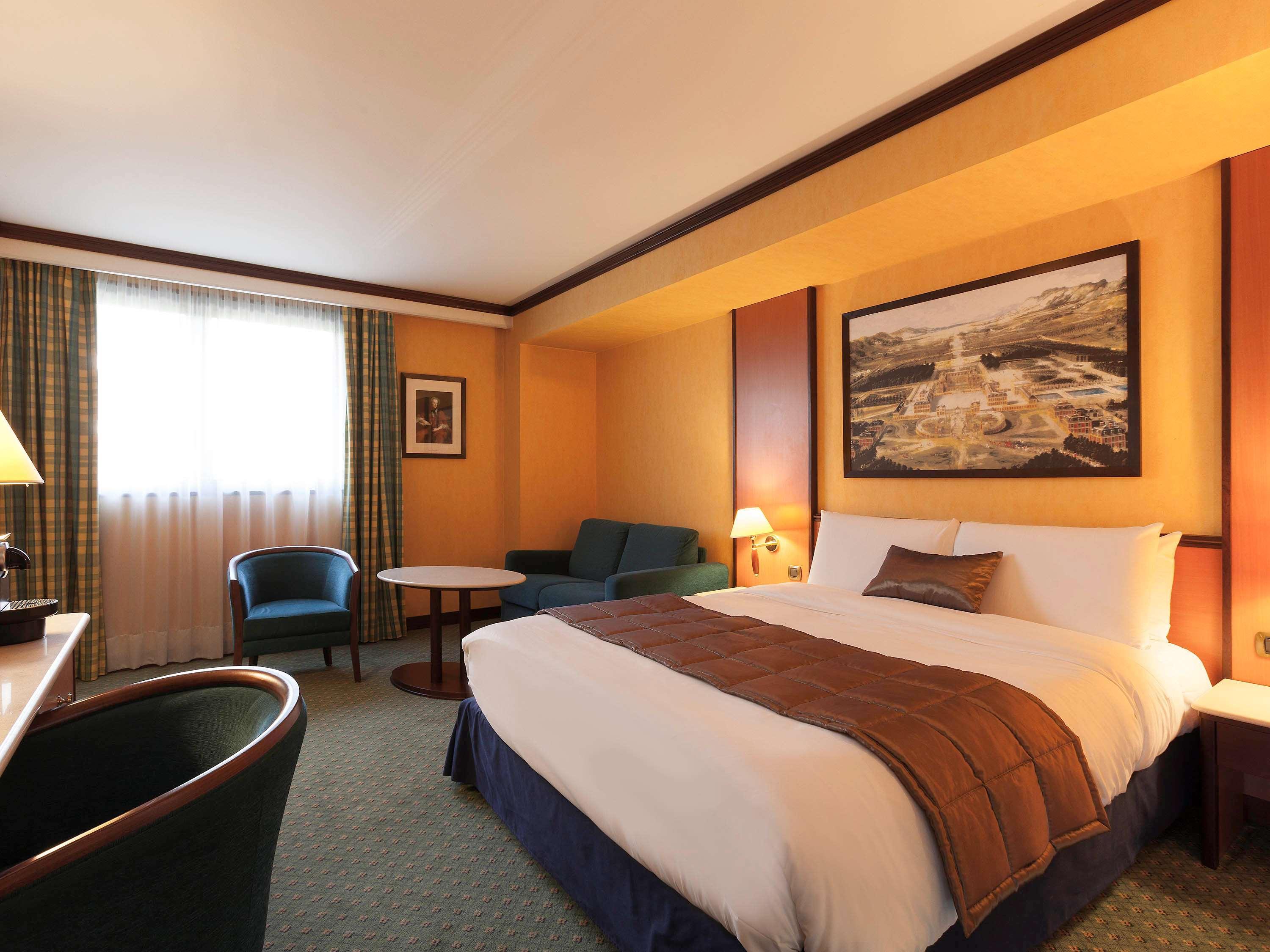 Mercure Versailles Paris Ouest Exterior photo