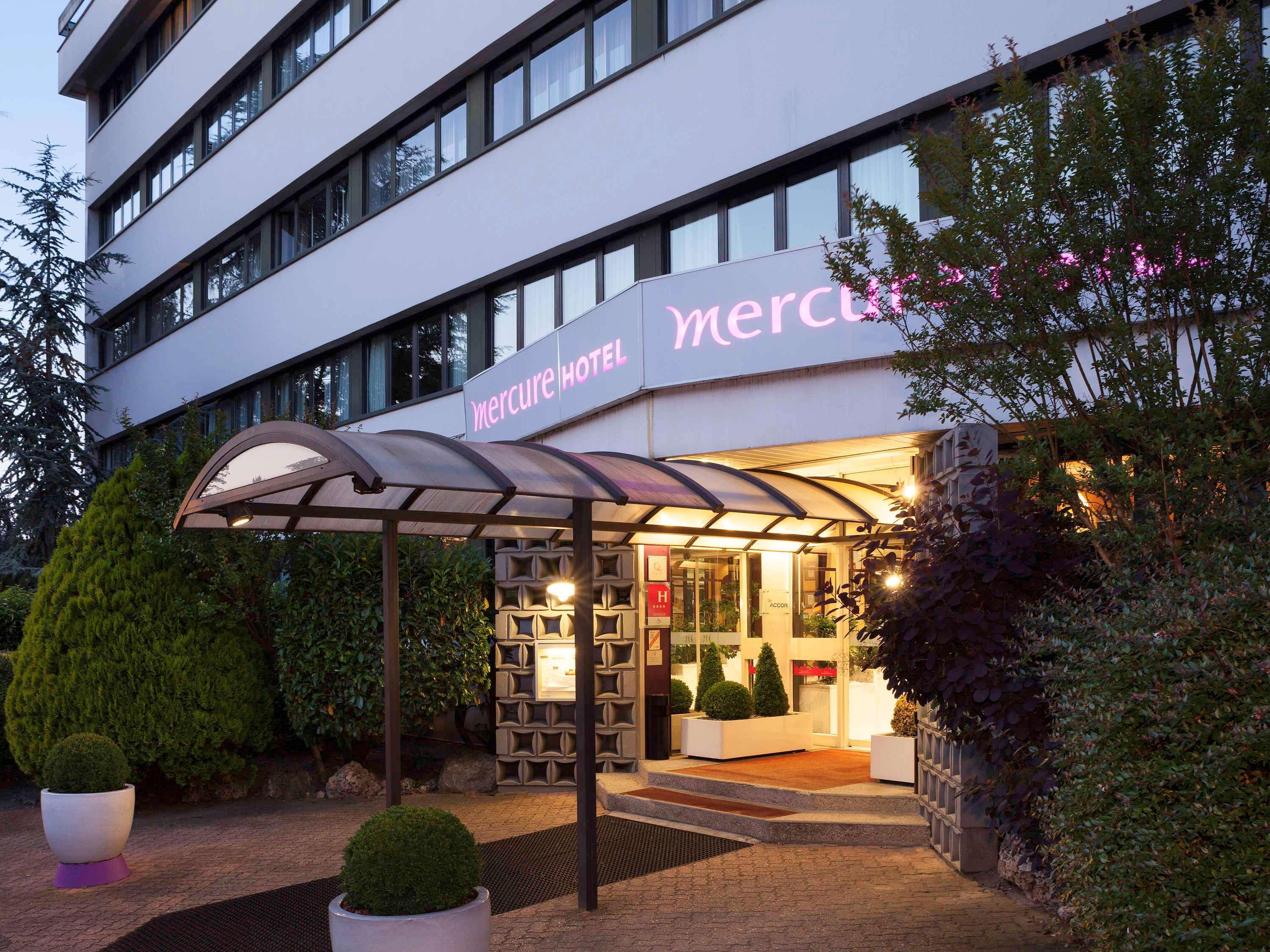 Mercure Versailles Paris Ouest Exterior photo