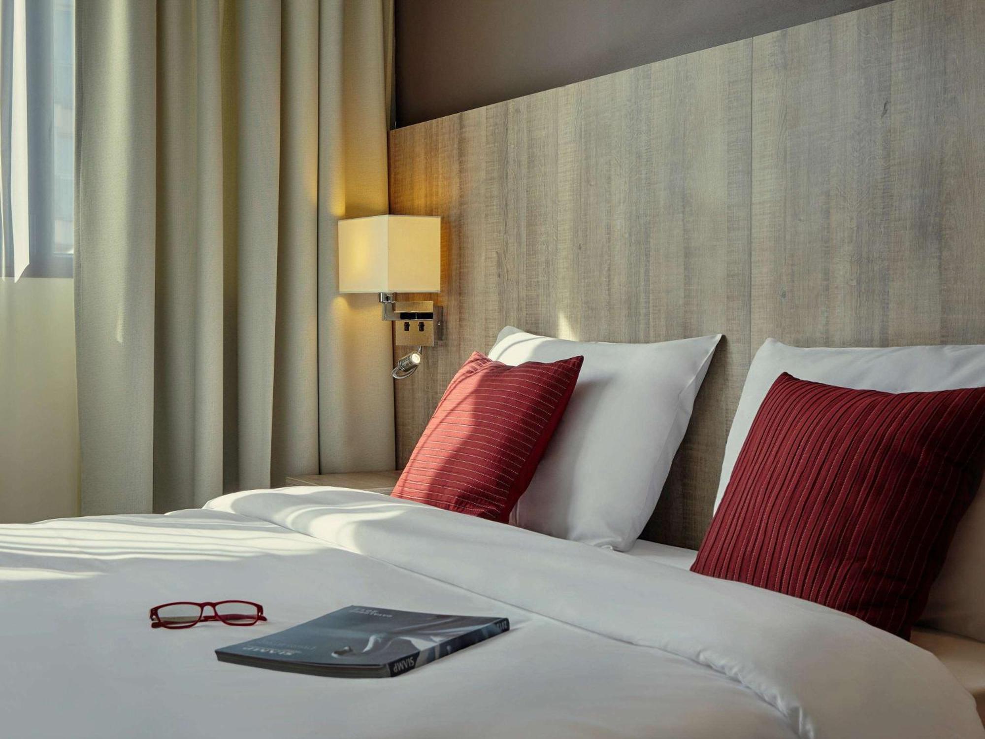 Mercure Versailles Paris Ouest Exterior photo