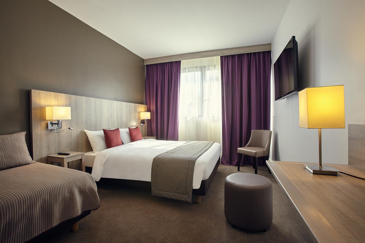 Mercure Versailles Paris Ouest Exterior photo